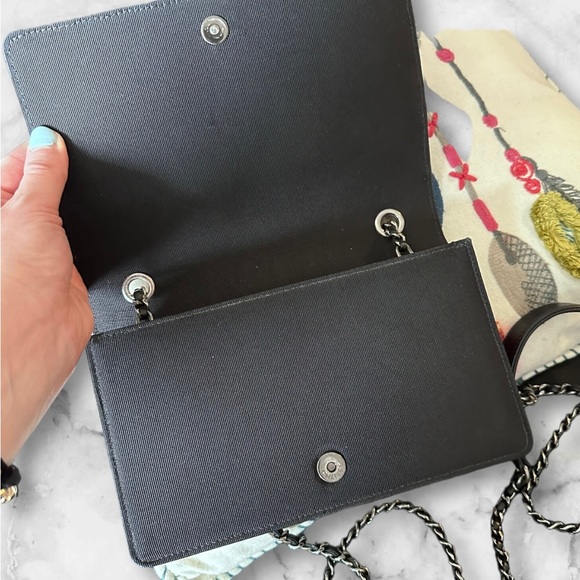 Chanel black lambskin small ballerine bag - Picture 2 of 15